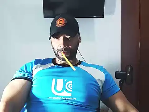 Snapshot of musclehetero chatting on December 2025 12:37:02 AM musclehetero online show from December 2025 12:37:02 AM