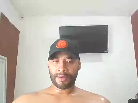 Snapshot of musclehetero chatting on December 2025 09:55:02 PM musclehetero online show from December 2025 09:55:02 PM