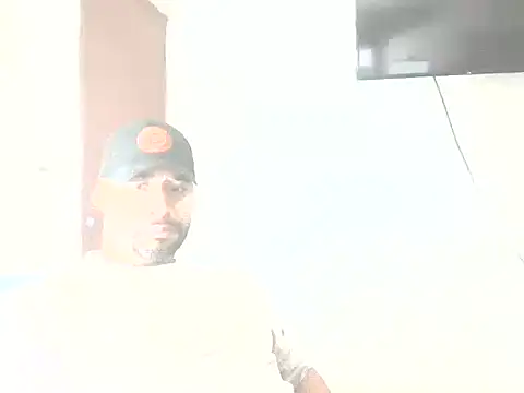 Snapshot of musclehetero chatting on January 2026 04:11:01 PM musclehetero online show from January 2026 04:11:01 PM