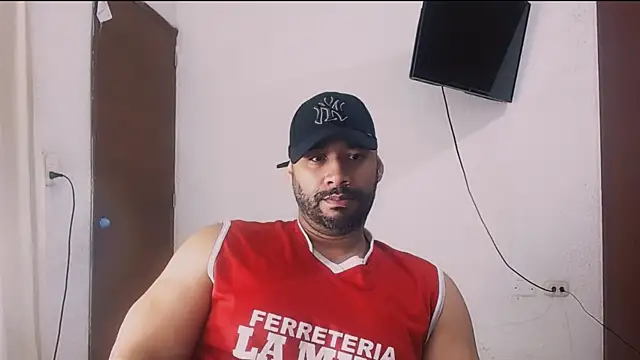 Snapshot of musclehetero chatting on January 2026 11:12:01 AM musclehetero online show from January 2026 11:12:01 AM