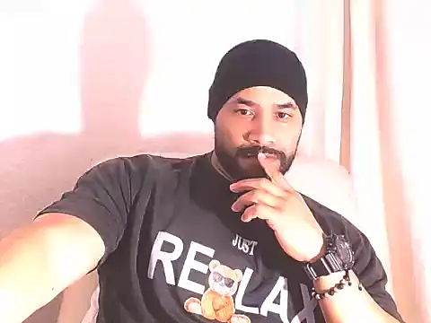 Snapshot of musclehetero chatting on February 2026 09:13:01 PM musclehetero online show from February 2026 09:13:01 PM