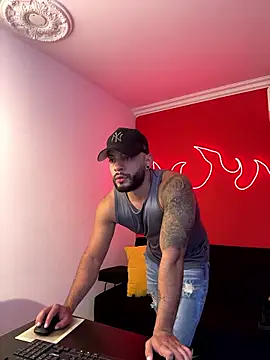 Snapshot of Mike_savage3 chatting on January 2026 12:22:02 PM Mike savage3 online show from January 2026 12:22:02 PM