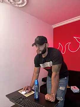 Snapshot of Mike_savage3 chatting on February 2026 12:27:01 PM Mike savage3 online show from February 2026 12:27:01 PM