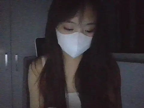 Snapshot of Anamis18 chatting on December 2025 05:31:02 PM Anamis18 online show from December 2025 05:31:02 PM