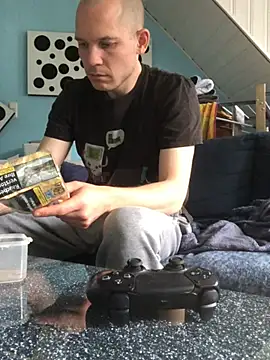 Spielzeugtwink online show from July 2026 04:04:02 PM