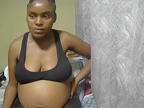 Snapshot of PregiiCaramellxx chatting on November 2025 05:01:02 PM PregiiCaramellxx online show from November 2025 05:01:02 PM