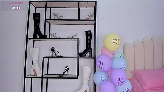Snapshot of Amira-Zahra chatting on June 2026 10:59:02 PM Amira-Zahra online show from June 2026 10:59:02 PM