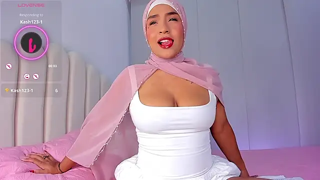 Snapshot of Amira-Zahra chatting on July 2026 10:12:01 PM Amira-Zahra online show from July 2026 10:12:01 PM
