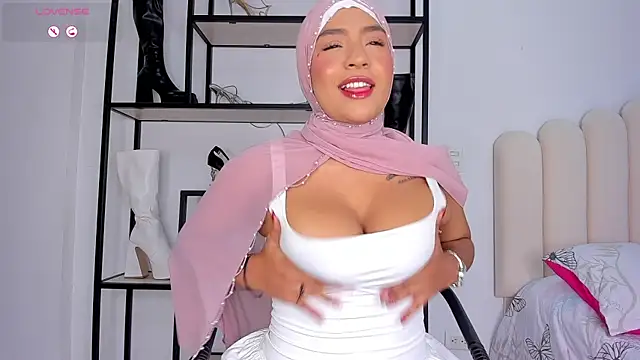 Snapshot of Amira-Zahra chatting on July 2026 10:45:01 PM Amira-Zahra online show from July 2026 10:45:01 PM