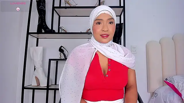 Snapshot of Amira-Zahra chatting on July 2026 10:19:02 PM Amira-Zahra online show from July 2026 10:19:02 PM