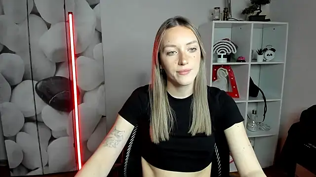 Snapshot of EvelynBlond chatting on January 2026 01:35:02 PM EvelynBlond online show from January 2026 01:35:02 PM