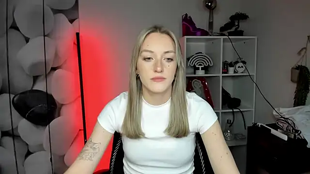 Snapshot of EvelynBlond chatting on January 2026 01:26:01 PM EvelynBlond online show from January 2026 01:26:01 PM