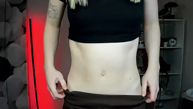 Snapshot of EvelynBlond chatting on February 2026 01:26:02 PM EvelynBlond online show from February 2026 01:26:02 PM