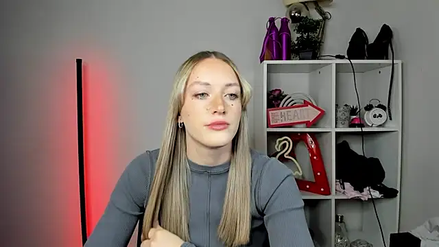 EvelynBlond online show from May 2026 12:33:02 PM