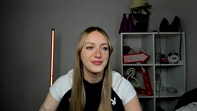 EvelynBlond online show from May 2026 12:46:01 PM