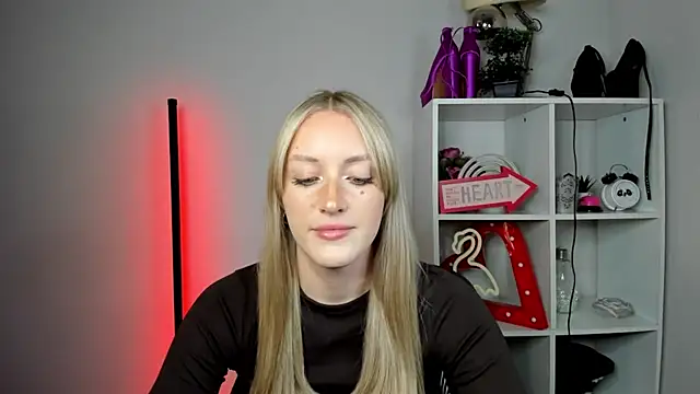 EvelynBlond online show from May 2026 12:44:02 PM