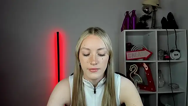 EvelynBlond online show from May 2026 12:34:02 PM