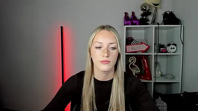 EvelynBlond online show from June 2026 12:42:02 PM