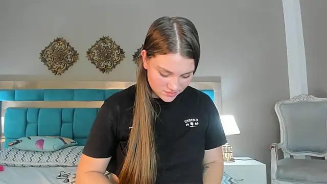 LiiaVelvet online show from December 2025 02:06:02 AM