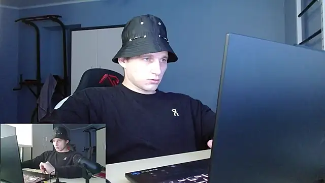 Poliglotjoe1 online show from February 2026 11:46:02 AM