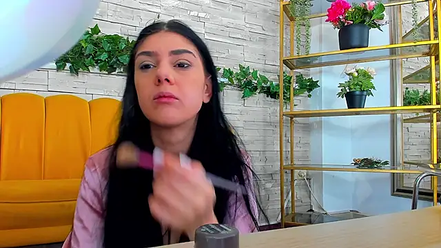 Snapshot of SerennaNoir chatting on December 2025 06:09:01 AM SerennaNoir online show from December 2025 06:09:01 AM