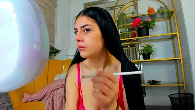 Snapshot of SerennaNoir chatting on January 2026 05:44:01 AM SerennaNoir online show from January 2026 05:44:01 AM