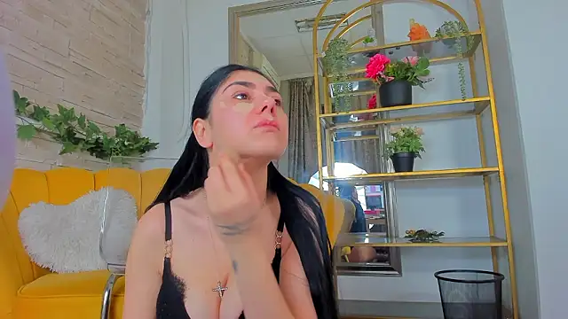 Snapshot of SerennaNoir chatting on January 2026 05:42:01 AM SerennaNoir online show from January 2026 05:42:01 AM