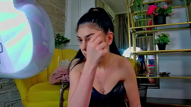 Snapshot of SerennaNoir chatting on January 2026 05:33:01 AM SerennaNoir online show from January 2026 05:33:01 AM