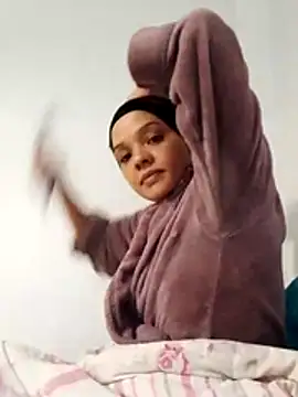 Snapshot of Cadence28 chatting on November 2025 04:34:02 AM Cadence28 online show from November 2025 04:34:02 AM