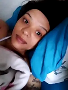 Snapshot of Cadence28 chatting on December 2025 05:06:02 AM Cadence28 online show from December 2025 05:06:02 AM