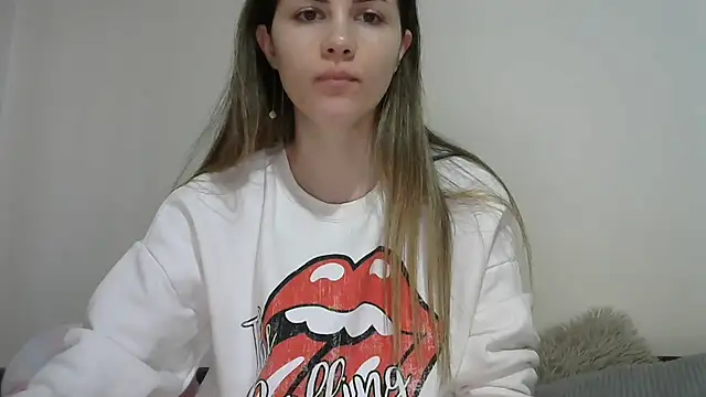 Snapshot of Erii18 chatting on December 2025 12:21:02 PM Erii18 online show from December 2025 12:21:02 PM