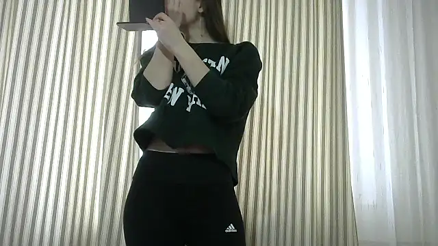 Snapshot of Erii18 chatting on February 2026 01:28:01 PM Erii18 online show from February 2026 01:28:01 PM