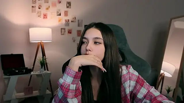 Snapshot of Vexorine chatting on December 2025 07:22:01 PM Vexorine online show from December 2025 07:22:01 PM