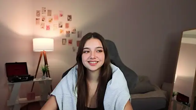 Snapshot of Vexorine chatting on December 2025 07:18:01 PM Vexorine online show from December 2025 07:18:01 PM