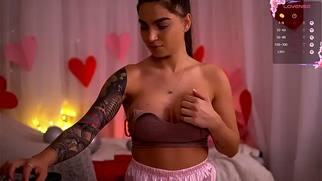 Snapshot of PureEllieX chatting on February 2026 05:27:02 AM PureEllieX online show from February 2026 05:27:02 AM