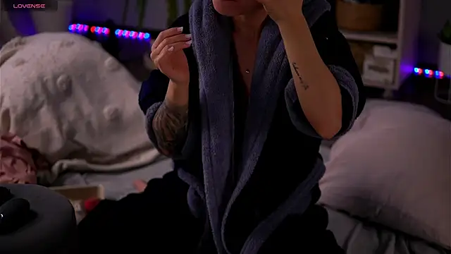 PureEllieX online show from April 2026 04:17:01 AM