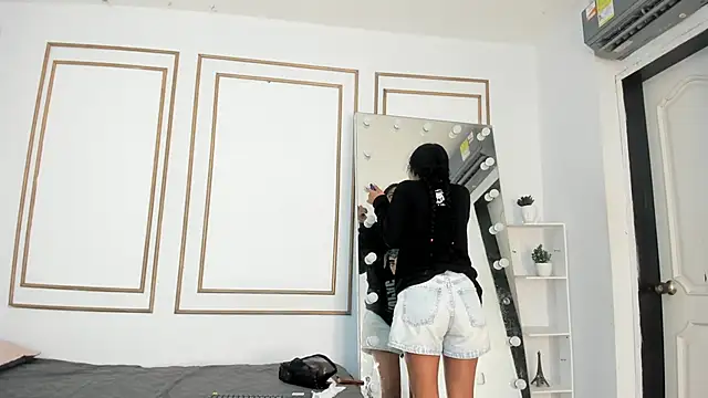 Snapshot of daviana_hill chatting on February 2026 12:04:01 PM daviana hill online show from February 2026 12:04:01 PM