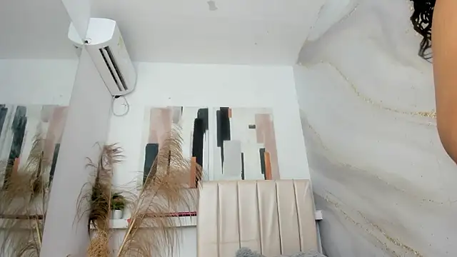 Snapshot of daviana_hill chatting on February 2026 12:00:01 PM daviana hill online show from February 2026 12:00:01 PM