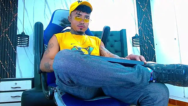 Snapshot of Hot_Latino_x chatting on February 2026 12:45:02 PM Hot Latino x online show from February 2026 12:45:02 PM