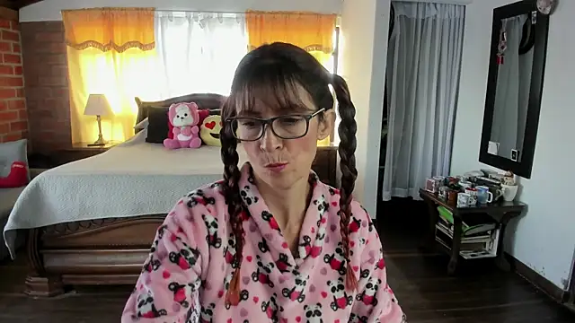 Charlotte-Willson online show from April 2026 04:01:01 PM