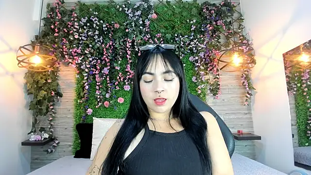 Snapshot of kittyMelvis chatting on December 2025 02:38:01 AM kittyMelvis online show from December 2025 02:38:01 AM