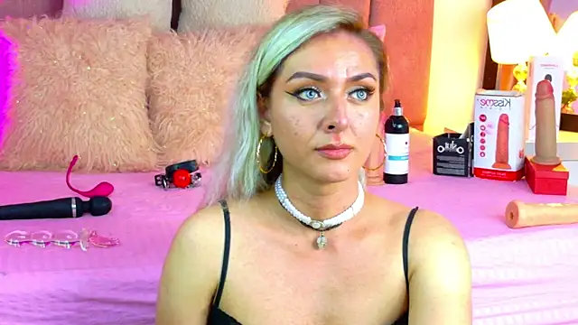 Snapshot of Lunitaa_Diva chatting on February 2026 03:49:02 PM Lunitaa Diva online show from February 2026 03:49:02 PM