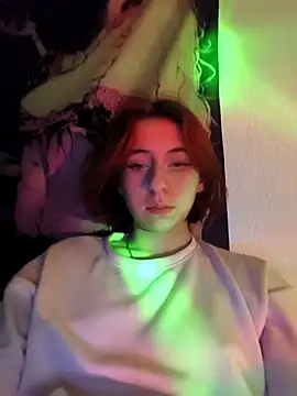 Snapshot of Luna_Brush chatting on November 2025 07:24:01 PM Luna Brush online show from November 2025 07:24:01 PM