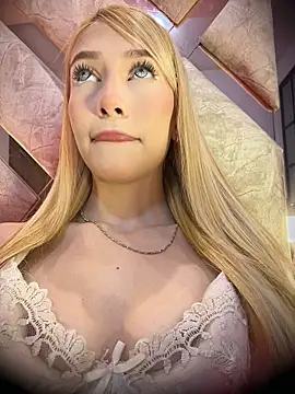 valeryfox   online show from April 2026 12:30:02 AM