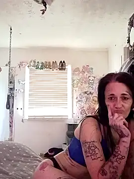 Snapshot of chaoticluvbug chatting on March 2026 02:33:02 PM chaoticluvbug online show from March 2026 02:33:02 PM