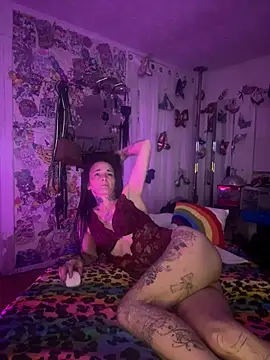 Snapshot of chaoticluvbug chatting on April 2026 10:11:01 AM chaoticluvbug online show from April 2026 10:11:01 AM