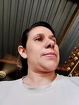 Snapshot of MIA-LARIOS chatting on April 2026 02:06:01 PM MIA-LARIOS online show from April 2026 02:06:01 PM