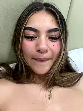 Snapshot of Yunaraa chatting on December 2025 04:52:01 AM Yunaraa online show from December 2025 04:52:01 AM