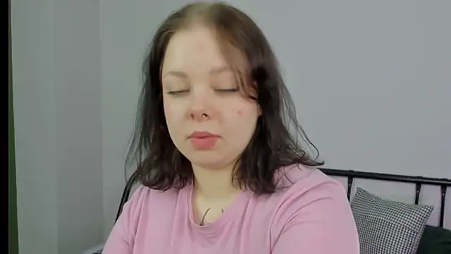 Snapshot of Vlada_vv chatting on May 2026 05:25:02 AM Vlada vv online show from May 2026 05:25:02 AM