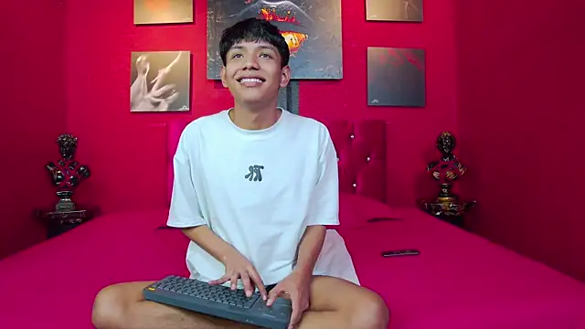 Snapshot of Liam_Sinclair chatting on December 2025 08:49:02 PM Liam Sinclair online show from December 2025 08:49:02 PM